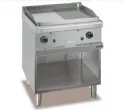 Plancha professionnelle gaz lisse et rainure 2 zones sur placard ouvert MBM - MAGISTRA 700